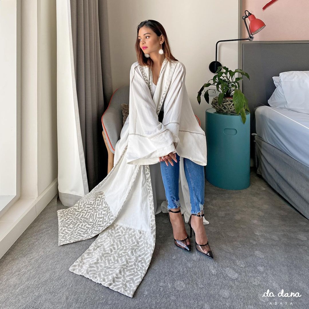 White abaya