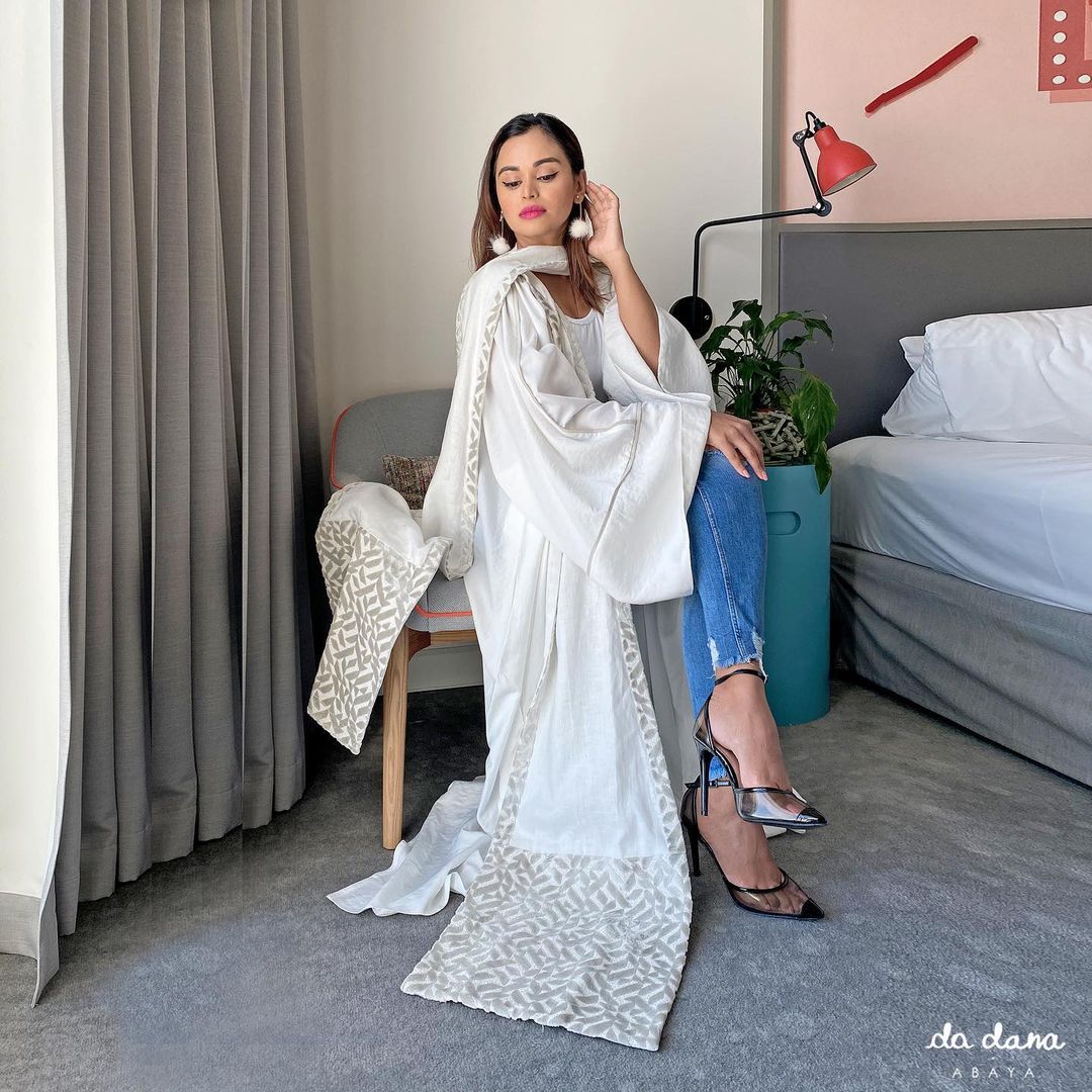 White abaya